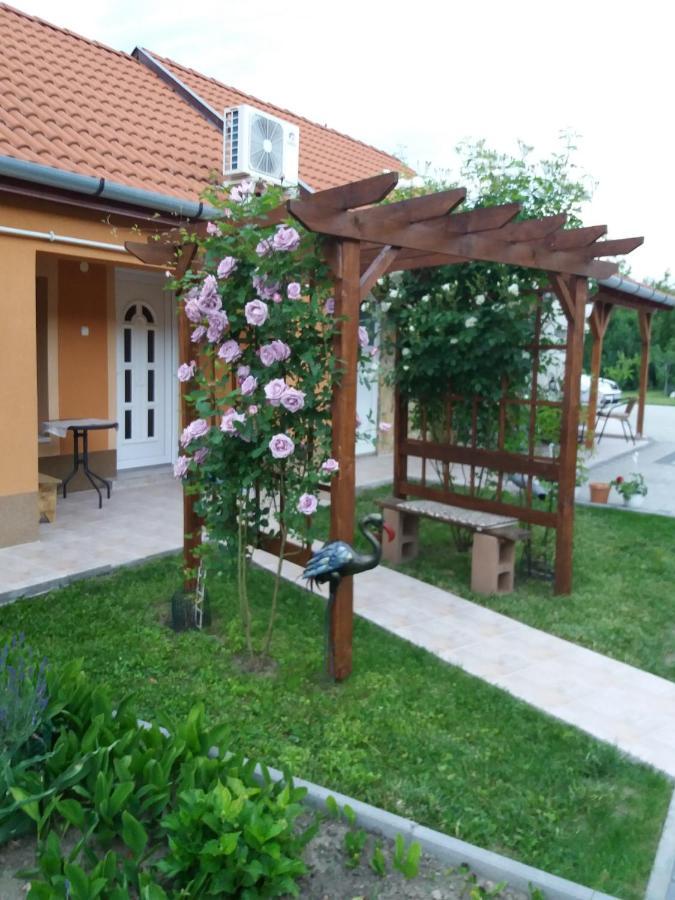 Levendulas Haz Hajduszoboszlo Exterior photo